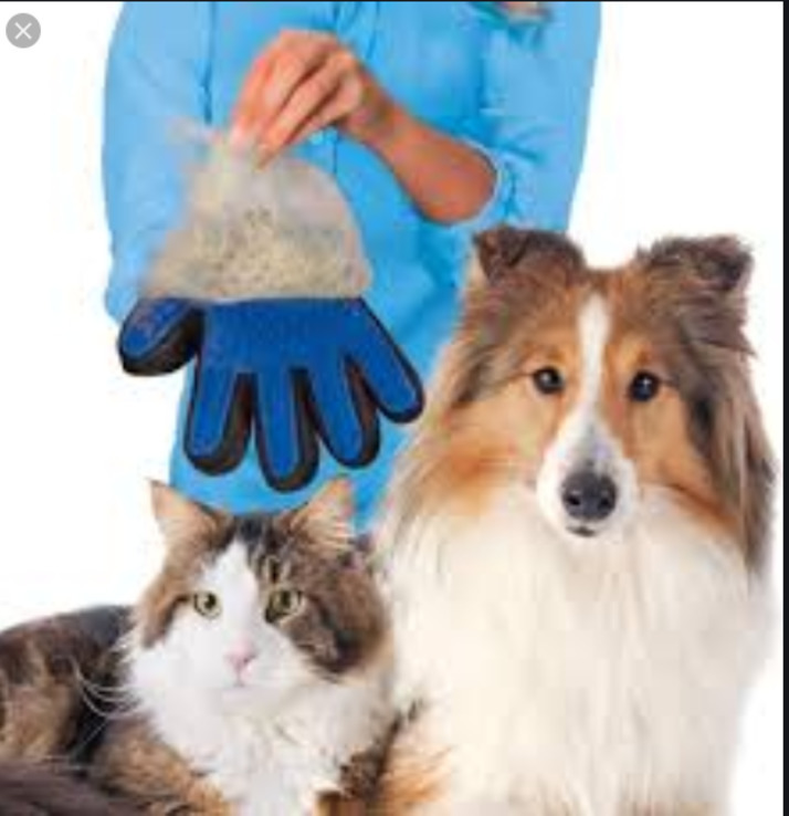 Перчатка для вычесывания шерсти животных True Touch ( фурминатор ) кошек и собак
