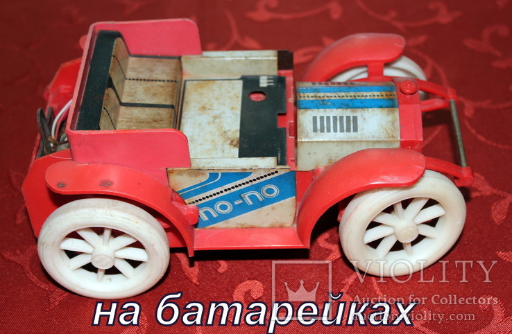 Машинка легковая из пластмассы на батарейках (нужна реставрация), фото №2