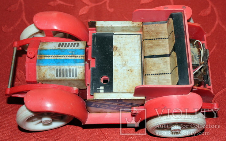Машинка легковая из пластмассы на батарейках (нужна реставрация), фото №4