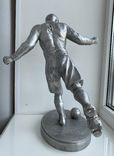 Большая Советская спортивная скульптура «Футболист», 1950-1960г., фото №3
