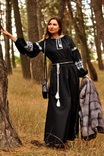 Чоловіча сорочка класичного крою і вишукана жіноча сукня з вишивкою, фото №9