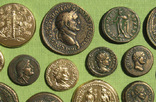 Золотые и бронзовые монеты античности. Копии, без стекла, 31х21см., фото №4