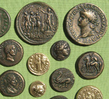 Золотые и бронзовые монеты античности. Копии, без стекла, 31х21см., фото №5