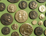 Золотые и бронзовые монеты античности. Копии, без стекла, 31х21см., фото №7