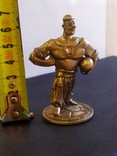 Украинец Казак и мяч коллекционная миниатюра статуэтка бронза, фото №6