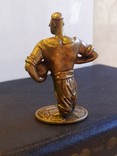 Украинец Казак и мяч коллекционная миниатюра статуэтка бронза, фото №9