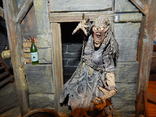 Макет хижины из фильма-ужасов «Зловещие мертвецы» с фигурками персонажей 1:7, фото №9