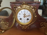 Французские каминные часы с декоративными вазами 19 века, фото №4