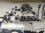 Фото 1950-х Студенты в машине с чемоданами. 150х120мм, фото №3