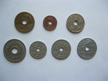 Набор монет разных стран мира с отверстиями, фото №3