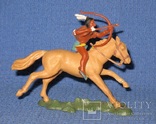 Индейцы, ковбои не ГДР - индеец c луком на лошади Britains Hong Kong, фото №3