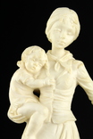 Скульптор A.Santini. Фигура девушки с детьми на подставке. Италия, фото №3