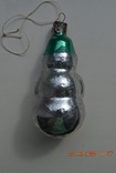 Старая стеклянная новогодняя игрушка на ёлку "Снеговик с метлой" №2. Из СССР. Высота 9 см., фото №5