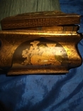 Старая жестяная коробка в форме сундучка, фото №6