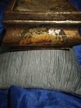 Старая жестяная коробка в форме сундучка, фото №8