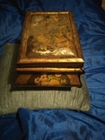 Старая жестяная коробка в форме сундучка, фото №9