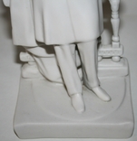 Фарфоровая статуэтка А.С.Пушкин (ЛФЗ.,без клейм.,бисквит), фото №12
