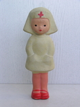 Резиновая игрушка СССР Девочка-медсестра, фото №2