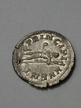 Антониниан Филипп ІІ. (император с глобусом и копьём, у ног пленник) . RIC219. 246г, фото №6