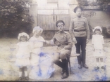 Офицер и солдат Первой Мировой с семьей старое фото, фото №2