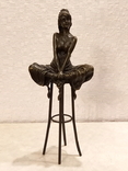 Бронзовая статуэтка " Девушка на стуле "- бронза, латунь., фото №3