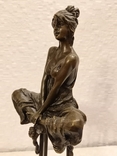Бронзовая статуэтка " Девушка на стуле "- бронза, латунь., фото №4