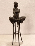 Бронзовая статуэтка " Девушка на стуле "- бронза, латунь., фото №9