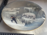 Тарелка настенная, сцена в Арктике - полярный медведь и человек, лиможский фарфор, фото №3