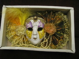 Настенная Венецианская маска с веерами -  фиолетовый декор -  высота - 15 см.- фарфор., фото №2