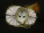 Настенная Венецианская маска с веерами -  фиолетовый декор -  высота - 15 см.- фарфор., фото №4
