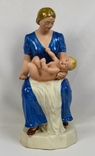Статуэтка Мама с ребенком на руках. Полонное. Высота 32,5 см, фото №2