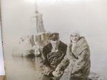 1940-ті Матрос з подругою в Севастополі на тлі пам'ятника морякам, фото №3