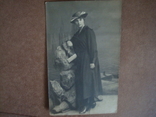 Фото CARTE POSTALE Дама в шляпе с сумочкой, фото №3