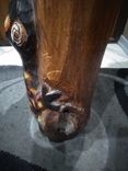 Резная скульптура индейца с саламандрой и ястребом ручной работы, фото №13