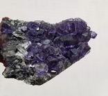 Друза прозоро-фіолетових кристалів флюориту, 146 г, фото №5