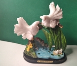 Керамическая статуэтка "Пара влюбленных белых голубей", фото №2