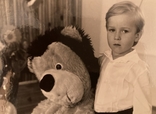 Фото Мальчик с большим медвежонком, 60-е - 70-е г.г.., фото №3