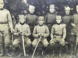 Фото солдата сербської армії з шаблями і тесаками, фото №5