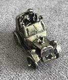 Винтажная серебряная миниатюра Влюбленная пара в кабриолете (серебро 800 пр, вес 16,5 гр), фото №3