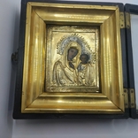 Икона Божьей Матери в серебряном окладе 84, в киоте, фото №3