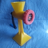 Игрушка детская мясорубка пластик жёлтый клеймо Днепропетровск, фото №2