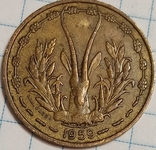 Западная Африка 10 франков 1959, фото №2