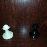 Пешка черная + белая / шахматы / шахматные фигуры , пластик СССР, фото №2