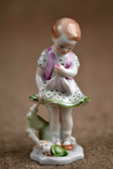 Herend Фарфоровая статуэтка Девочка с куклой 1960 гг, фото №2