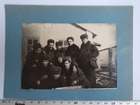 Фото 9 солдат ВС.СССР. В бушлатах,шапках ушанках и с противогазами.+*, фото №2