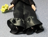 Фарфоровая кукла "Дама в черном с цветами", фото №5