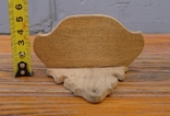 Миниатюрная деревянная полочка для статуэтки, фото №4