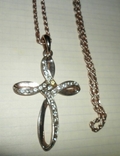 Кулон в виде креста с камушками на цепочке, фото №4