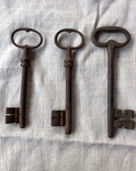 3 старовинні великі ключі від Австрійських камяниць, фото №5