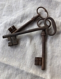 3 старовинні великі ключі від Австрійських камяниць, фото №6